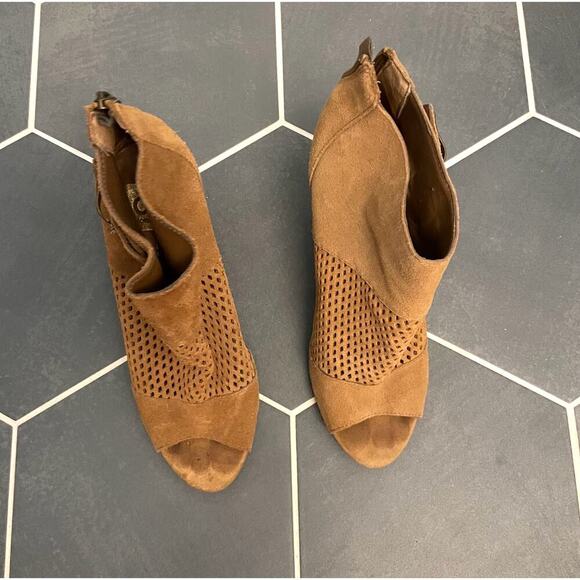 Dolce Vita Tan Suede Perforated Open Toe Block Heel Booties - Size 8.5 - Picture 6 of 8